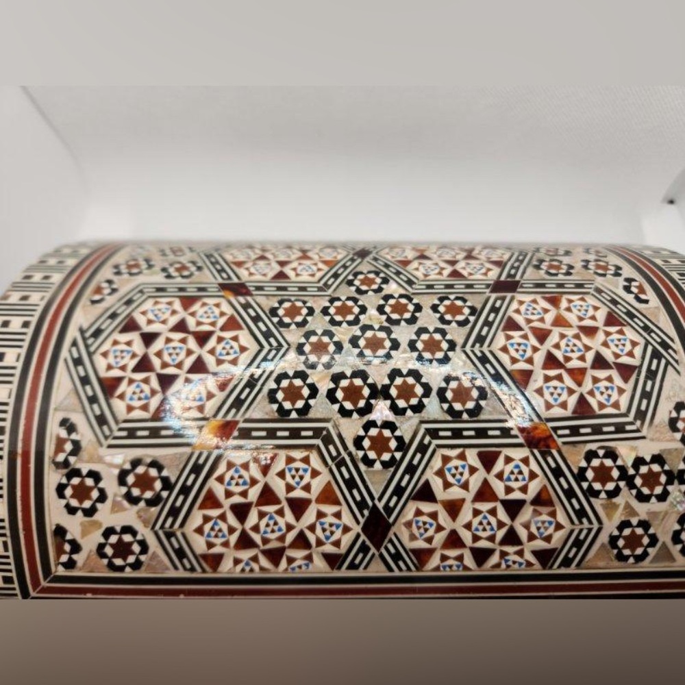 Egyptian Mother of Pearl Jewel Box with Lock and Key - Picture 12 of 15